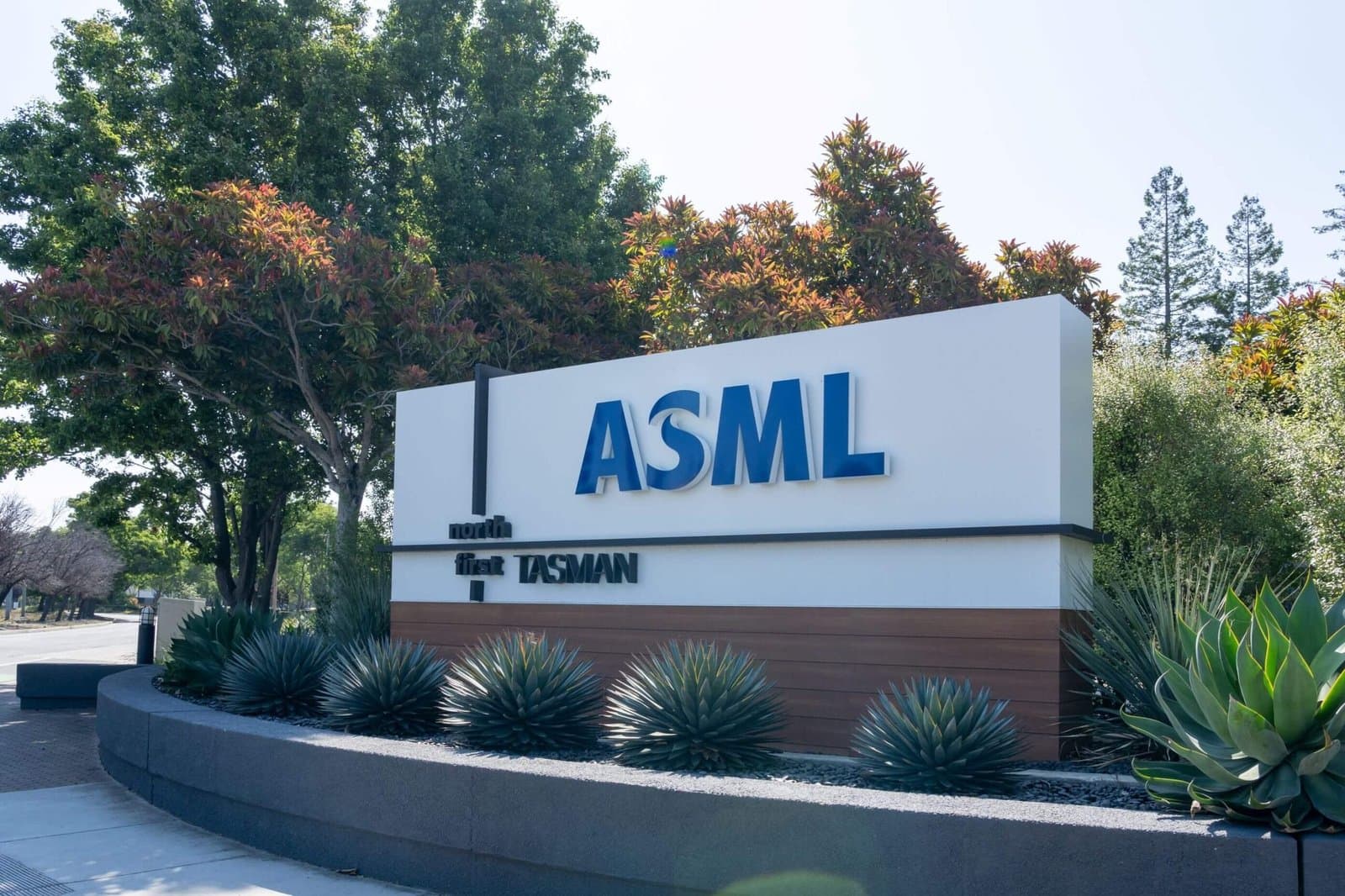 ASML's Impressive Q2 Performance Leads to Record Price Targets