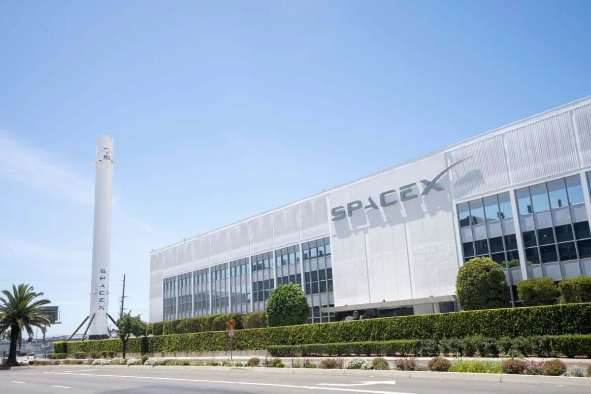 SpaceX Shares Dip Below IPO Level After Starship Engine Glitch