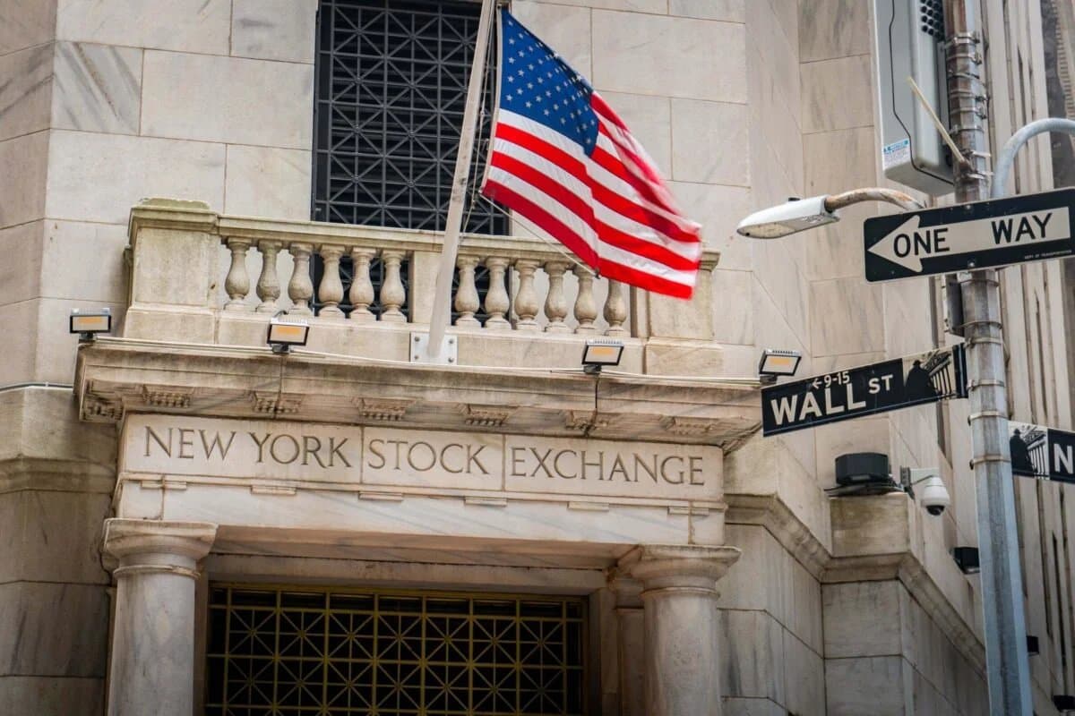 Stocks Rise as Inflation Declines and Banks Report Strong Earnings