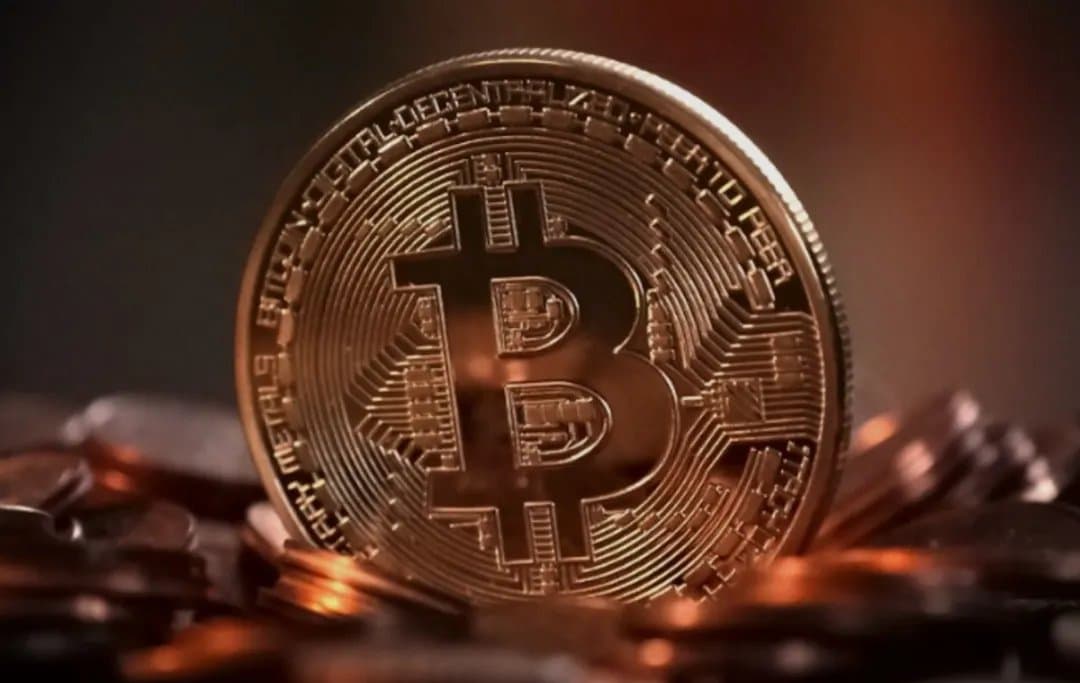Bitcoin Faces Critical Support Level as Price Hovers Around $62,800