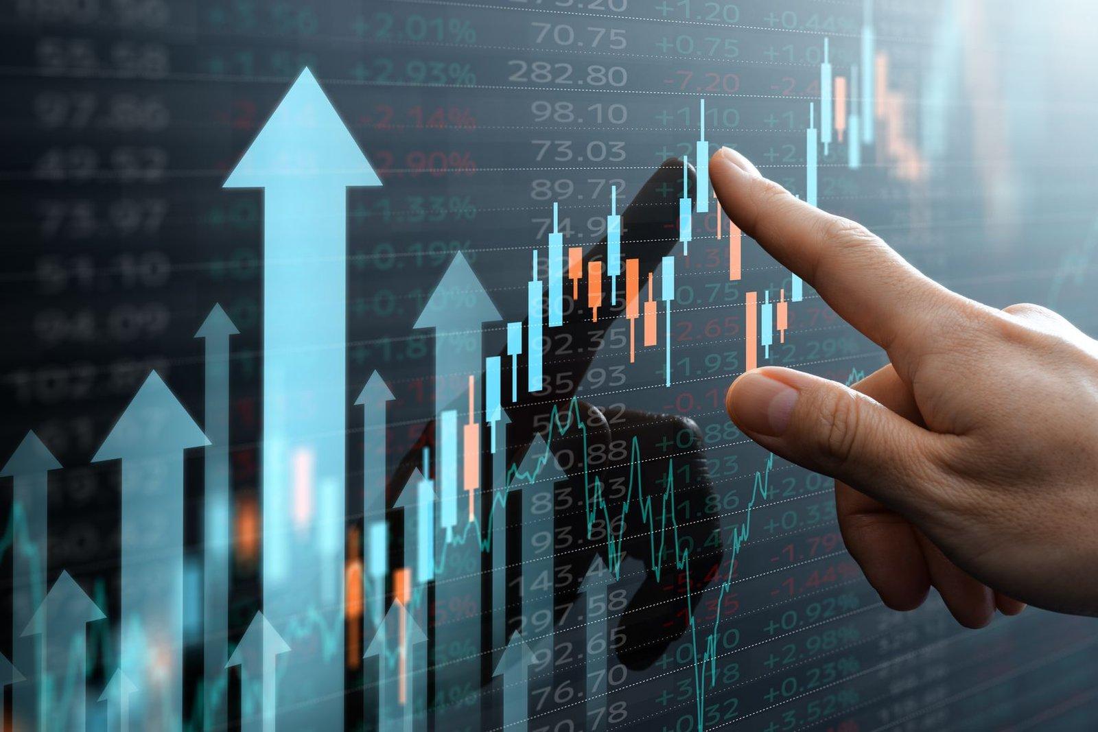 Ethereum and Solana Surge as Bitcoin Approaches $62,000 Following Short Squeeze