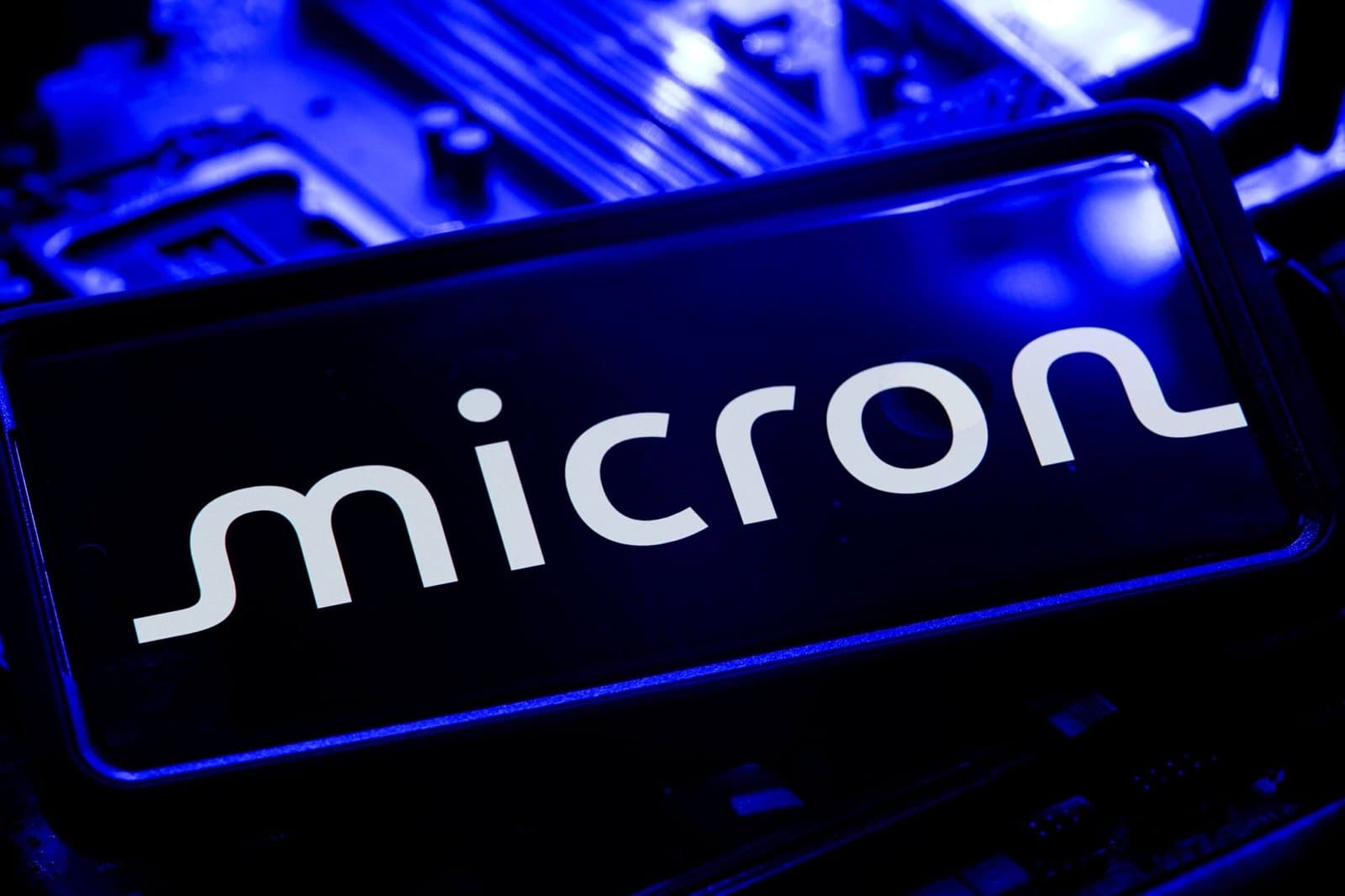 Micron's Stock Decline Reflects Concerns Over DRAM Business Stability