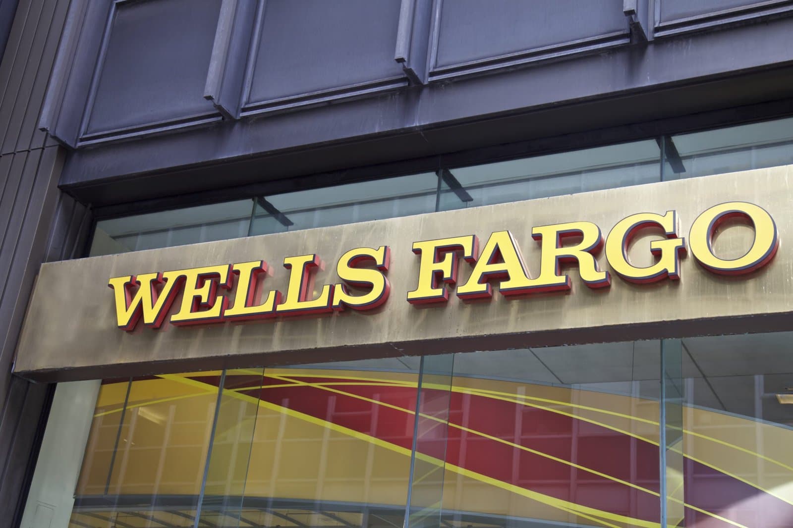 Wells Fargo Surprises with $2.00 EPS but Faces Market Selloff