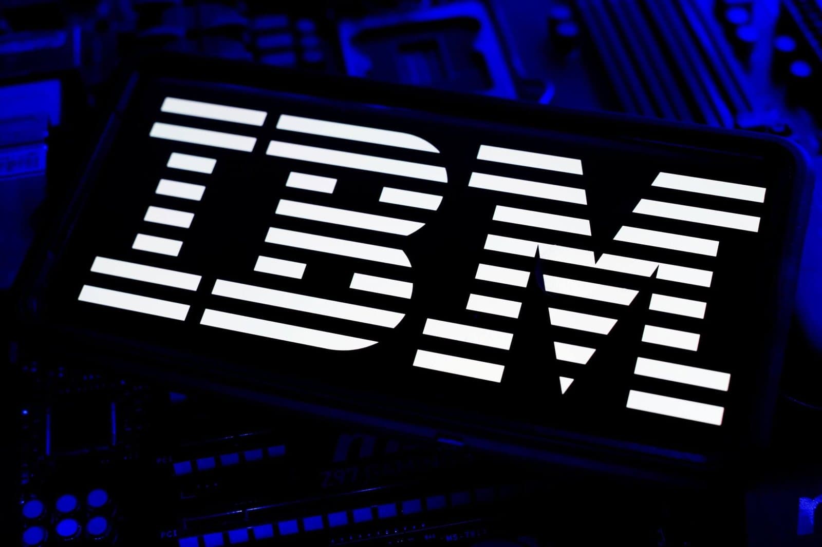 IBM Faces Historic Stock Plunge Amid Disappointing Earnings Report