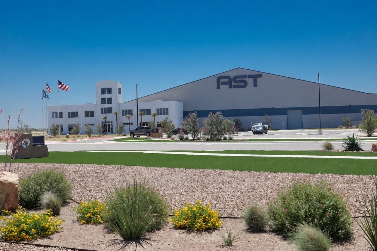 AST SpaceMobile Stock Experiences Significant Decline, Analyst Recommends Buying
